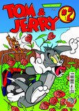 Στο Tom & Jerry 2, ο γάτος Τομ δεν μπορεί με τίποτα να κοιμηθεί, αφού ο ποντικός Τζέρι του δημιουργεί εφιάλτες, τόσο στον ύπνο του όσο και στον ξύπνιο του! Παράλληλα, ο Τζέρι μαθαίνει την τέχνη του καράτε και μεταμορφώνεται στον Καράτε Κιντ, ενώ στην τρίτη ιστορία του τεύχους, το αχτύπητο δίδυμο μεταφέρεται στην εποχή των δεινοσαύρων!